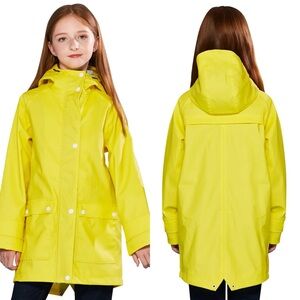 Kids Raincoat in yellow. Large pockets, like new condition, size 11/12y